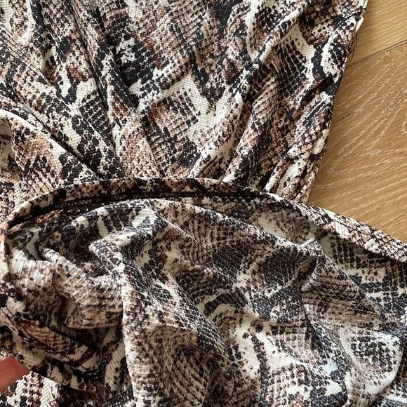 NWOT Beach Coverup. OS. - Picture 7 of 7